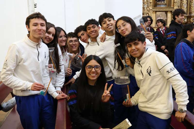 Acompañamos con Nuestras Oraciones a la Prom 2025